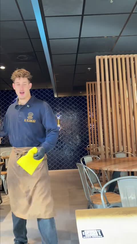 Bekijk de video van De Visjuwelier op TikTok